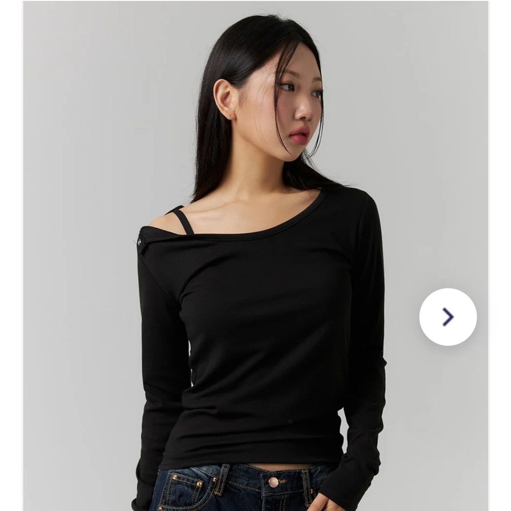 Lewkin Asymmetrical Shoulder Top